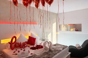 Superior Double Room (Daikiri) | In-room safe, individually decorated, soundproofing, free WiFi - Motel Shhh (Onda)