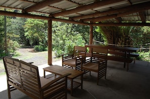 Outdoor dining - Nature inn Madeira - Glamping (Porto Moniz)