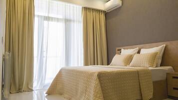 Family Apartment, 3 Bedrooms | 1 bedroom, premium bedding, iron/ironing board, free WiFi