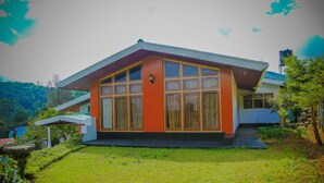 Vista frontal de la propiedad