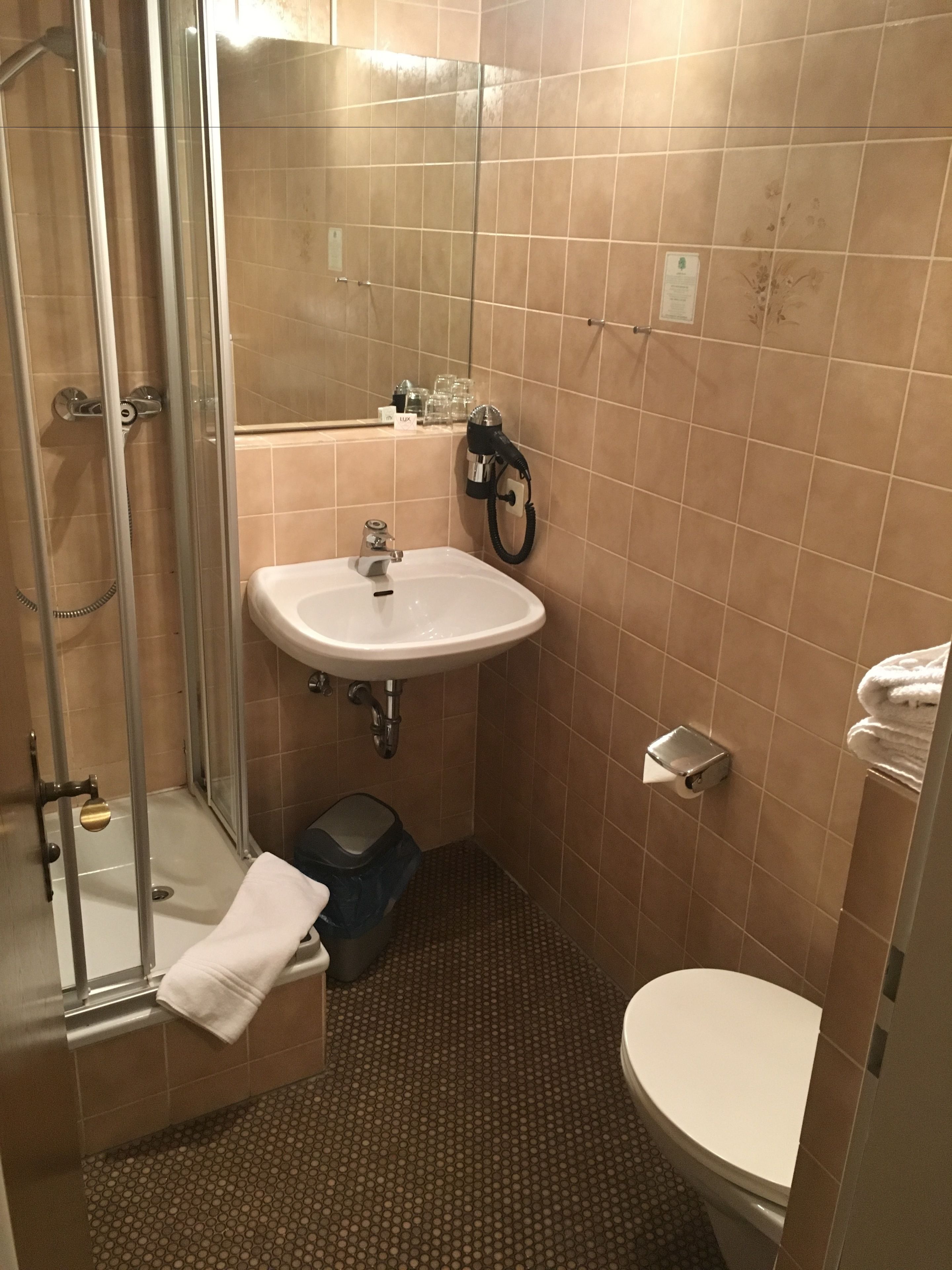 classic triple room | bathroom | shower, free toiletries, hair dryer, towels