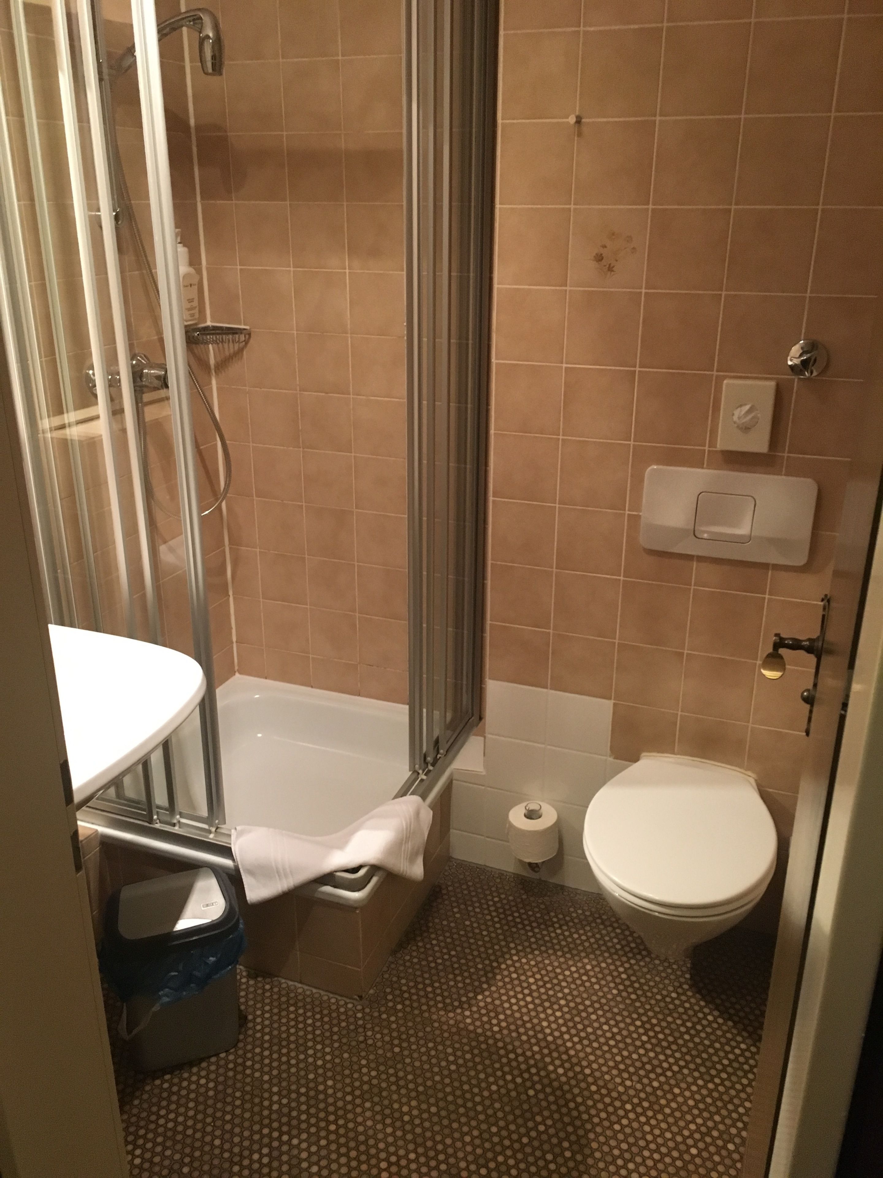 classic triple room | bathroom | shower, free toiletries, hair dryer, towels