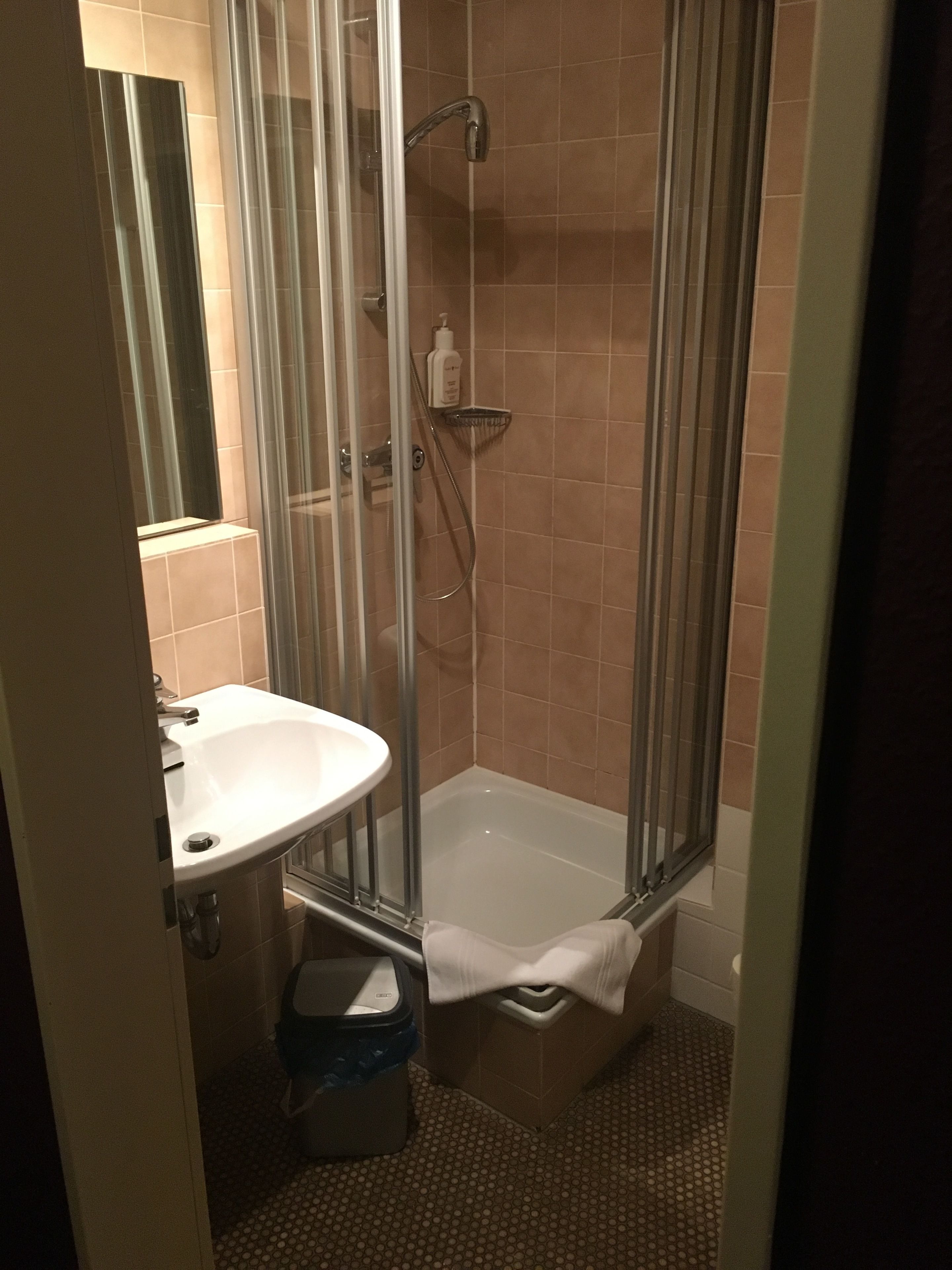 classic triple room | bathroom | shower, free toiletries, hair dryer, towels