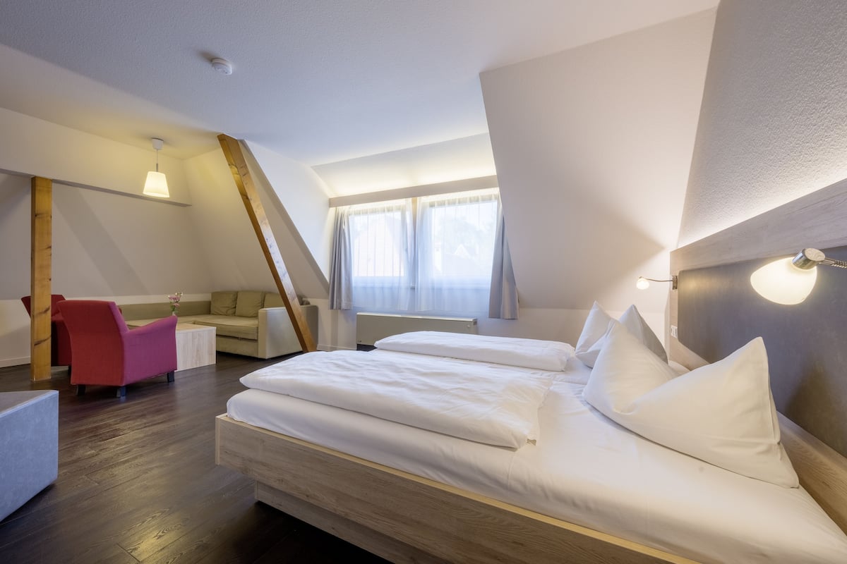 classic triple room | free wifi, bed sheets