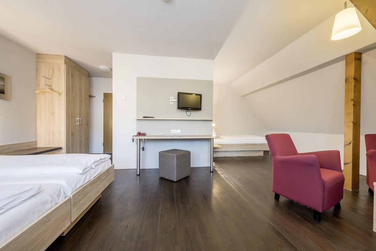 Klassieke driepersoonskamer | Gratis wifi, beddengoed