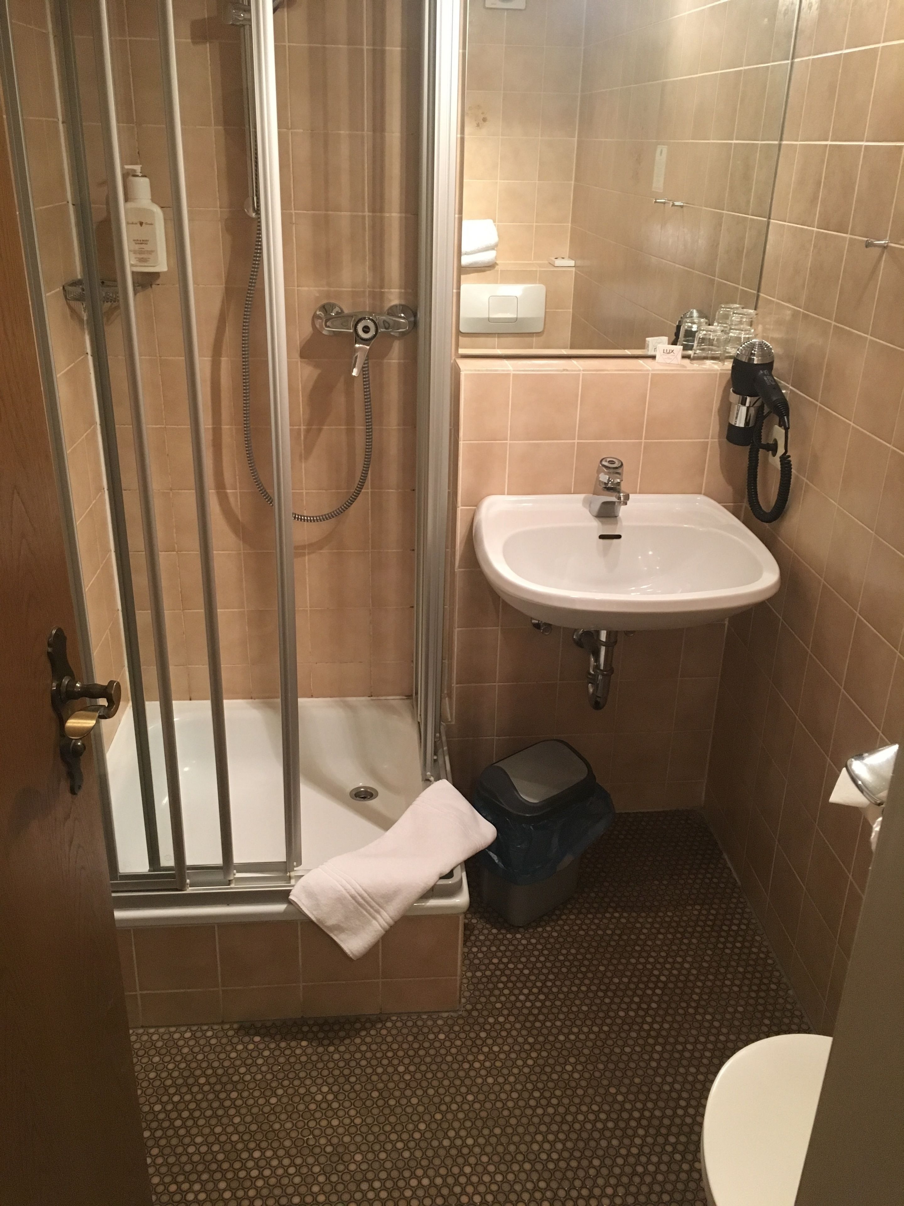 classic triple room | bathroom | shower, free toiletries, hair dryer, towels