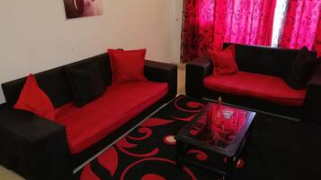 Standard Apartment, 1 Bedroom, Kitchen, Garden View | Living room