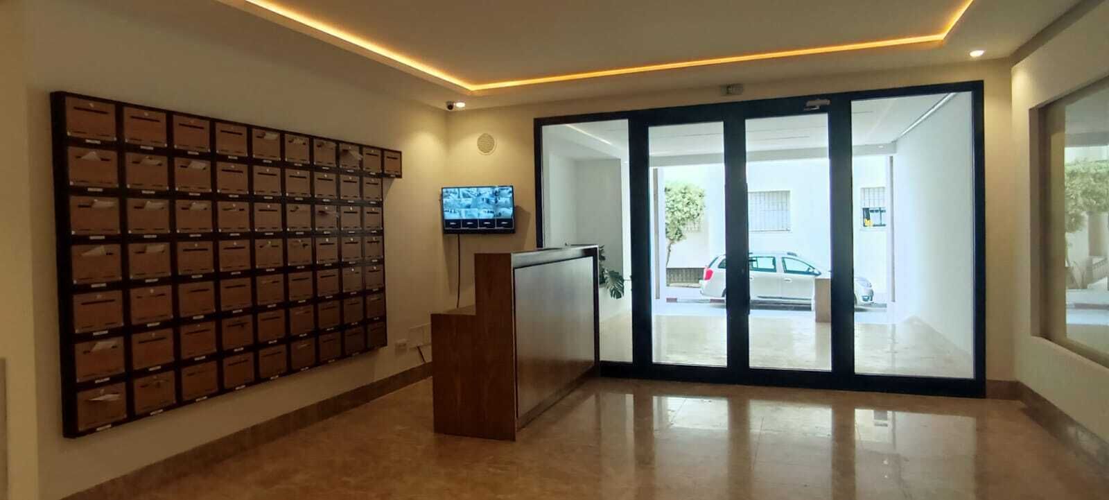 Vista frontal de la propiedad