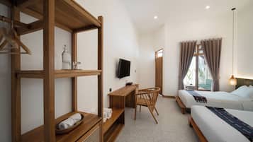 Premium bedding, in-room safe, desk, free WiFi