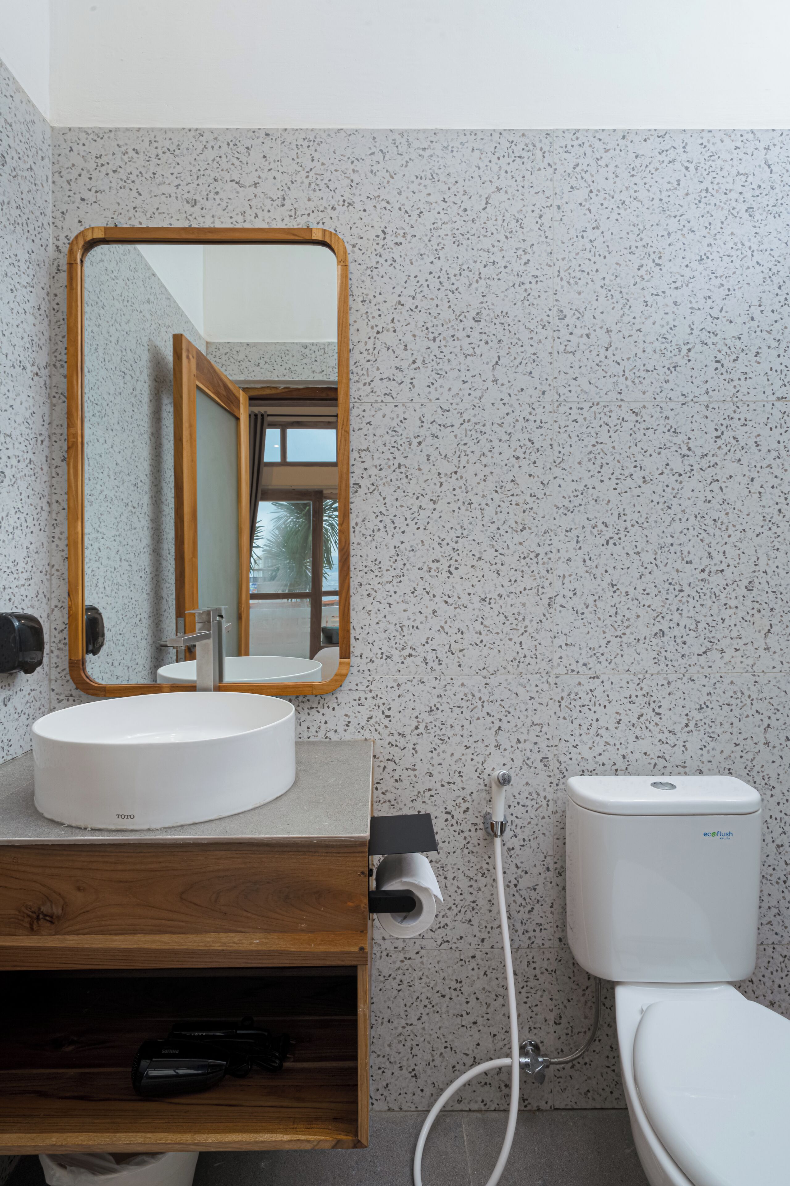 Superior Double Room | Bathroom | Shower, free toiletries, hair dryer, towels