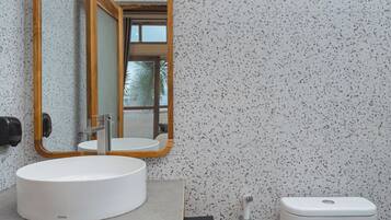 Superior Double Room | Bathroom | Shower, free toiletries, hair dryer, towels