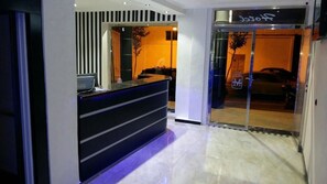 ฝ่ายต้อนรับ