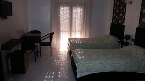 Kamar Double | Tempat tidur bayi gratis dan gratis tempat tidur lipat/ekstra