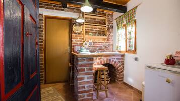 Traditional Cottage, Patio, Ground Floor | Private kitchen | Fridge, microwave, stovetop, coffee/tea maker
