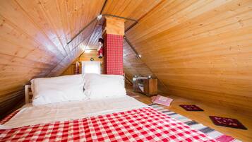 Traditional Cottage, Patio, Ground Floor | 1 bedroom, iron/ironing board, free WiFi, bed sheets