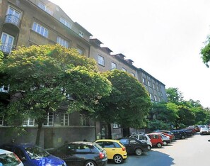 Self parking (PLN 25 per day) - Apartments Dunin (Kraków)