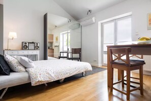 Apartment (Zamoyskiego 77) | Premium bedding, iron/ironing board, free WiFi - Apartments Dunin (Kraków)