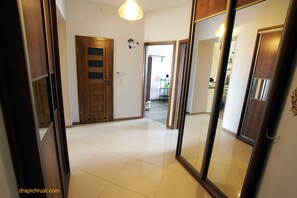 Exclusive Apartment, 2 Bedrooms | Premium bedding, iron/ironing board, free WiFi - Apartments Dunin (Kraków)