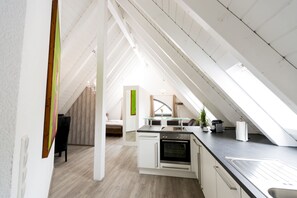 舒适公寓, 1 张双人床 | 私人厨房 | 冰箱、微波炉、烤箱、炉灶