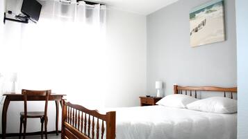 Standard Double Room | Desk, free cots/infant beds, free WiFi, bed sheets