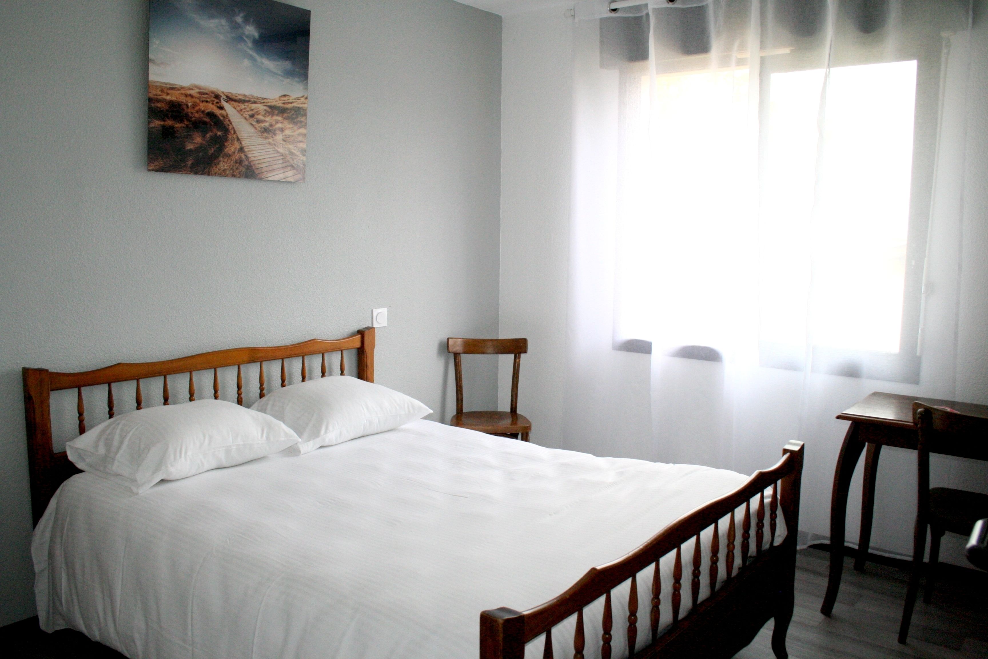 standard double room | desk, free cots/infant beds, free wifi, bed sheets