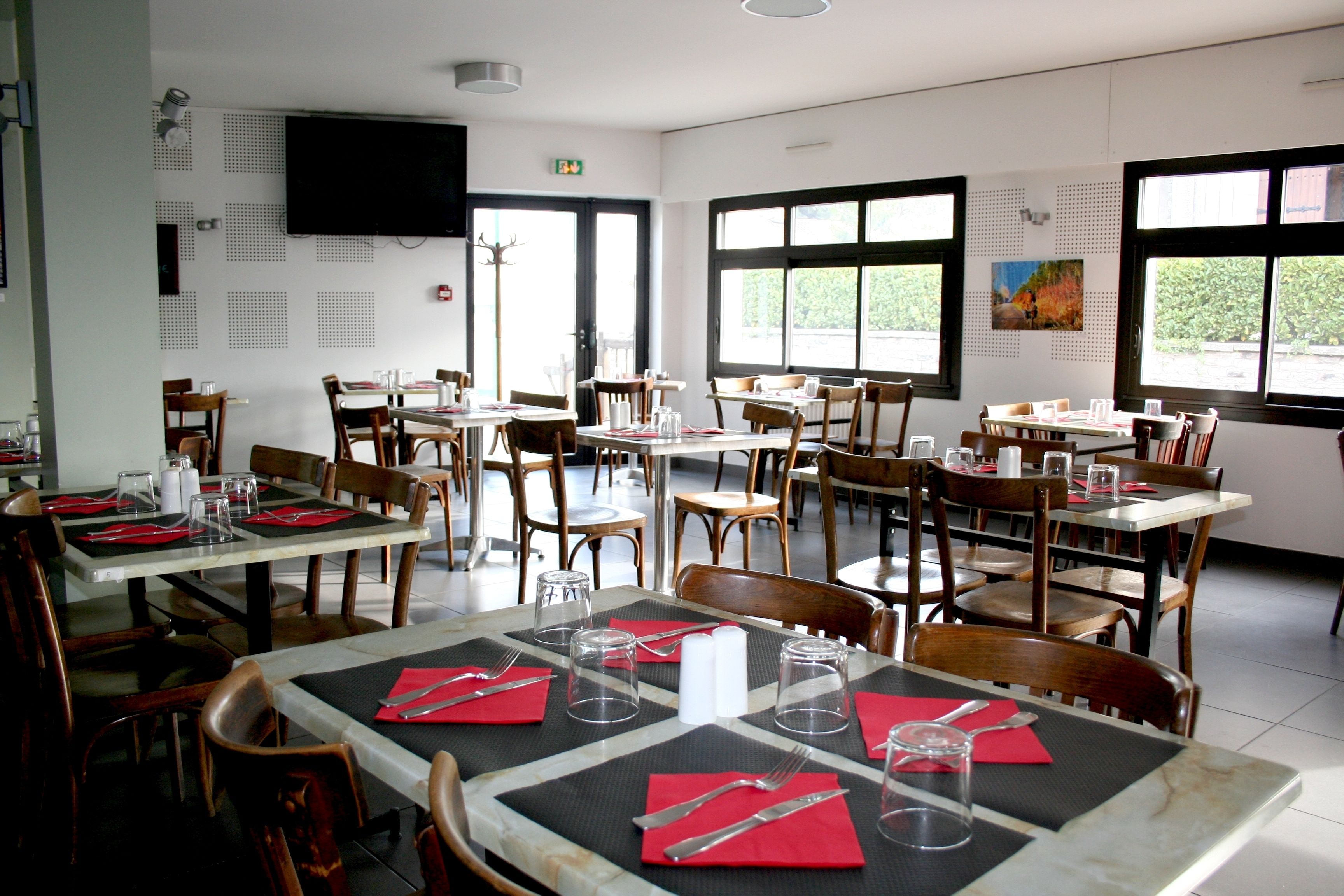 lunch and dinner served, french cuisine