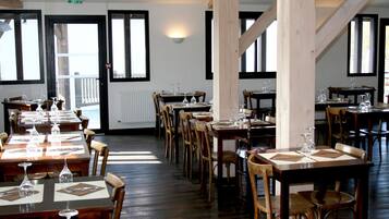 Lunch and dinner served, French cuisine