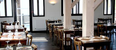 Lunch and dinner served, French cuisine