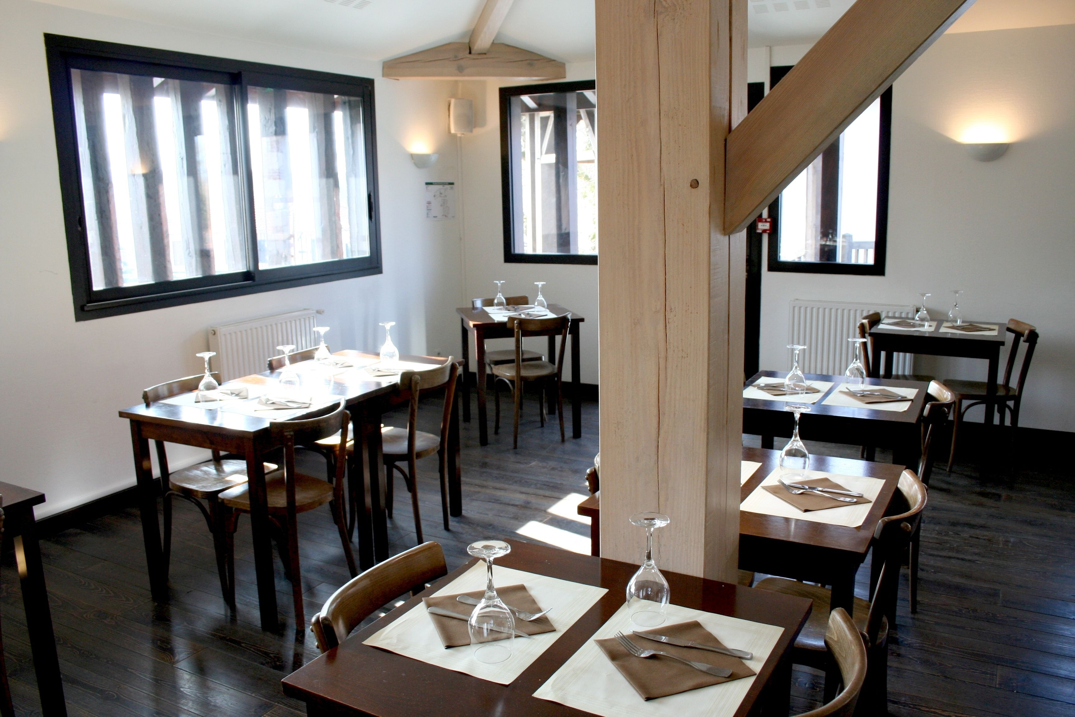 lunch and dinner served, french cuisine