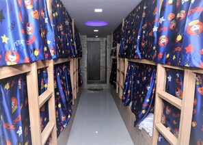 Caja de seguridad en la habitación, escritorio y wifi gratis