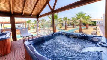 Indoor spa tub