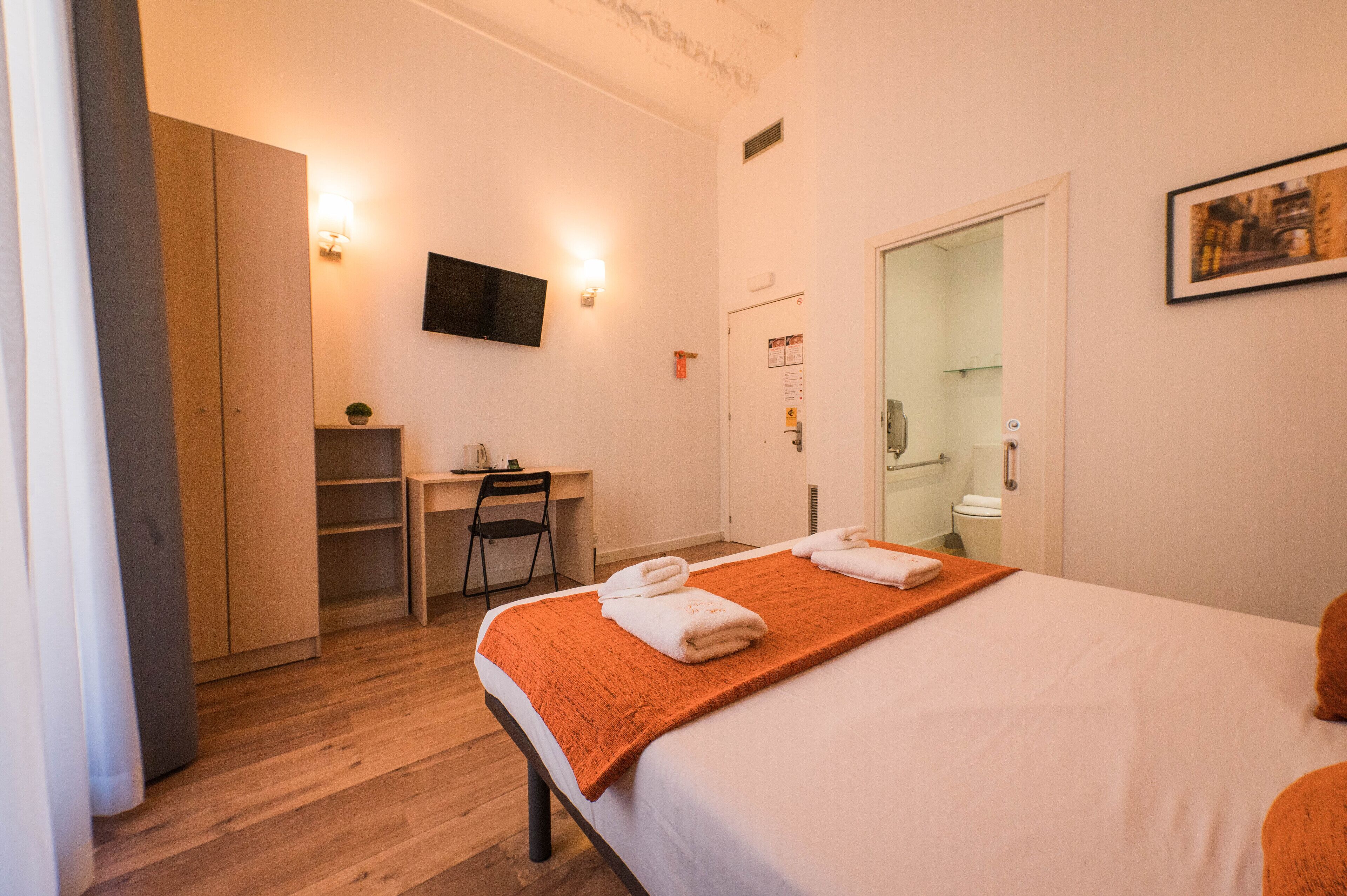 Photo - Hostal Live Natura Barcelona