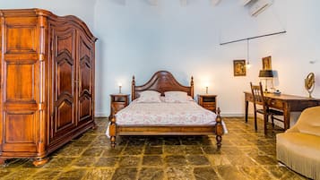 Standard-Doppelzimmer, 1 Queen-Bett | Hochwertige Bettwaren, Daunenbettdecken, individuell dekoriert