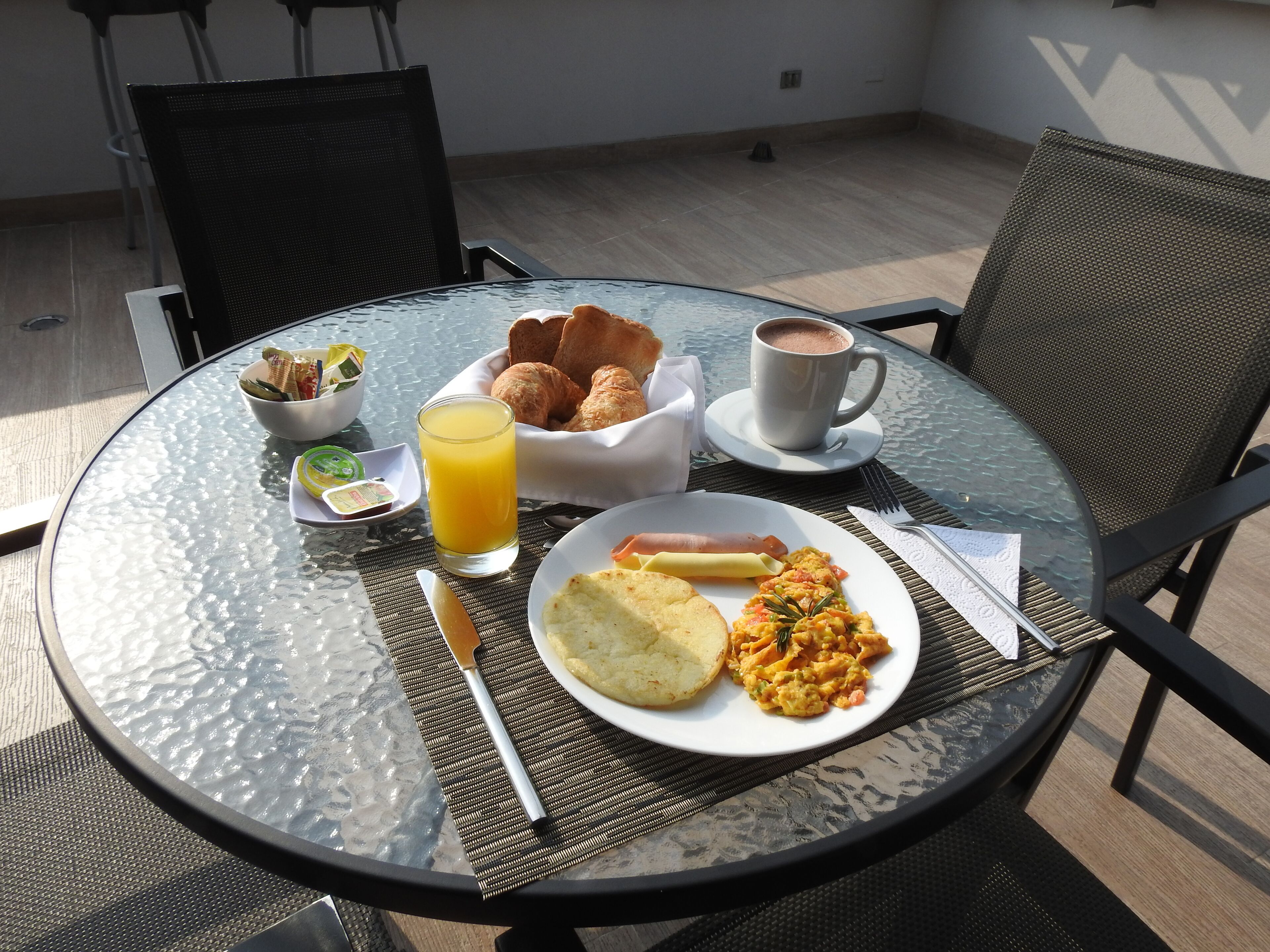 daily continental breakfast (cop 15000 per person)