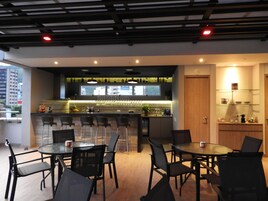 Bar (en el alojamiento)