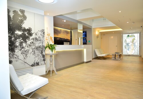 Park V Hotel & Suites