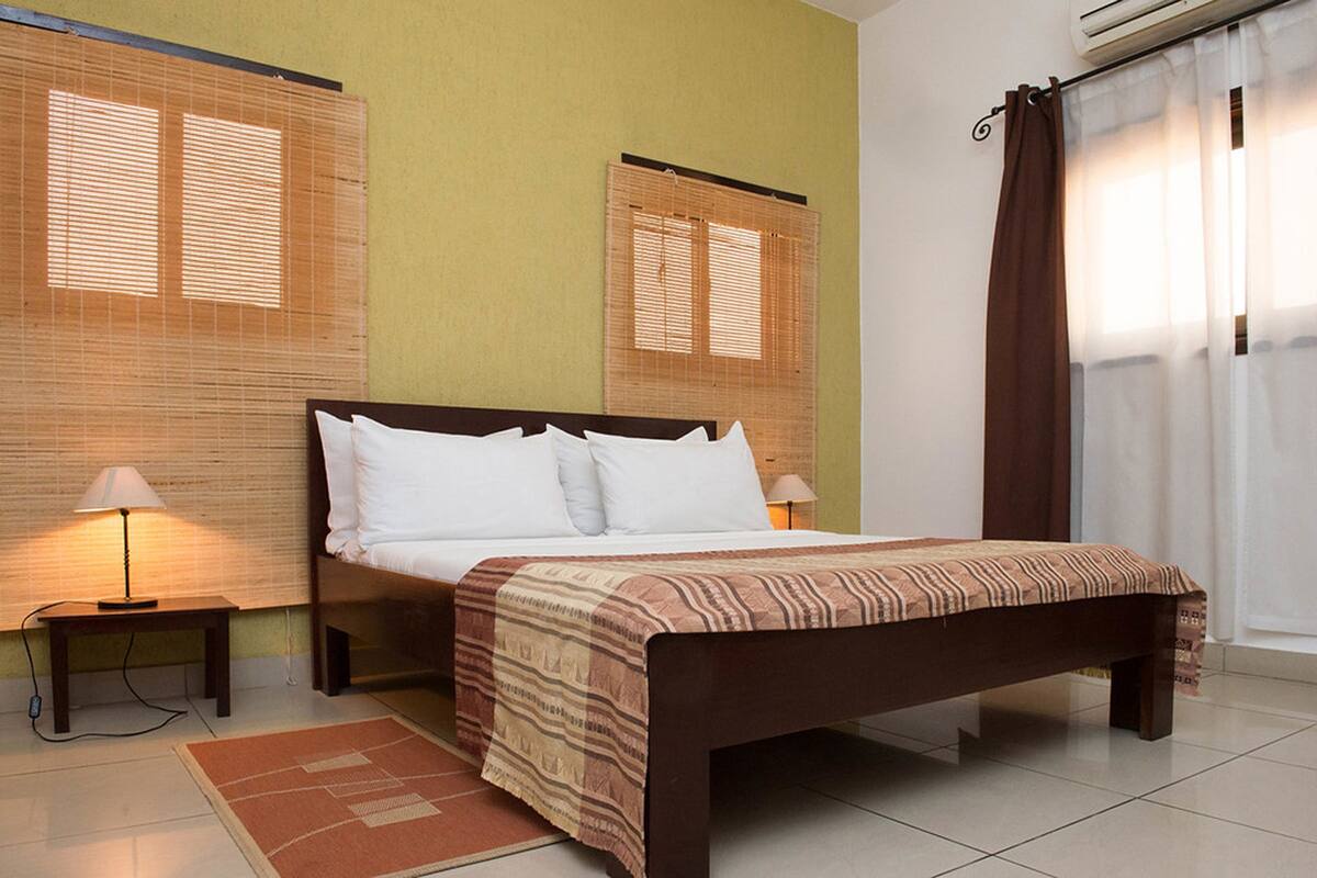 Blackout curtains, free WiFi