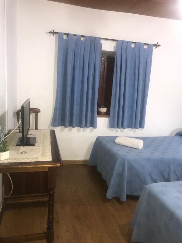 In-room safe, free cots/infant beds, rollaway beds, free WiFi - Pensión Rural La Magnolia (La Puerta de Segura)