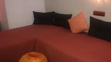 Habitación cuádruple | Caja de seguridad en la habitación, cunas gratuitas y camas extra