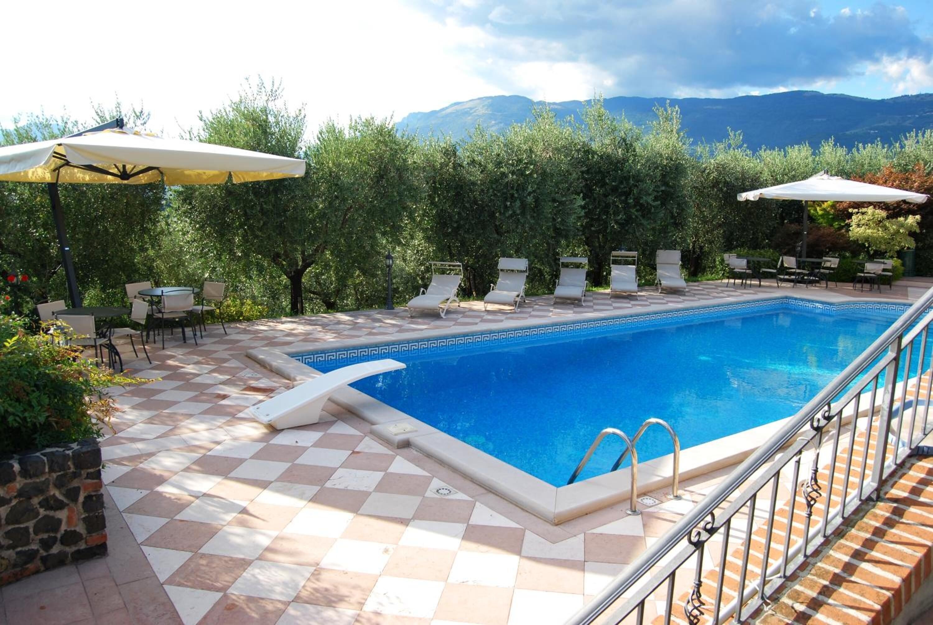 Piscina all'aperto, con ingresso dalle 08:30 alle 20:30, lettini