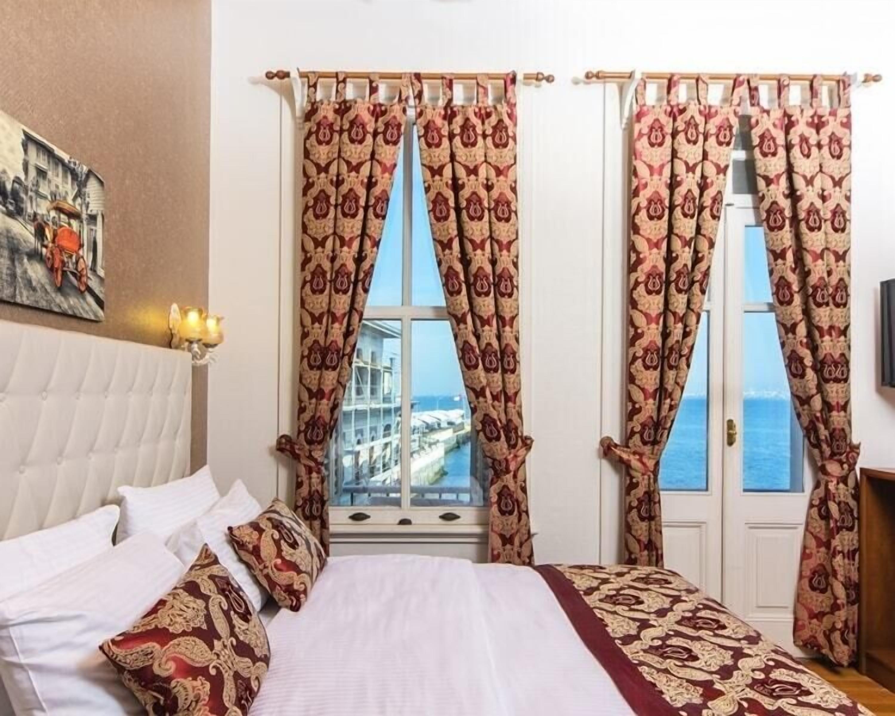 suite | premium bedding, minibar, free wifi, bed sheets