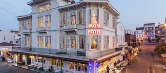 Mom Hotel