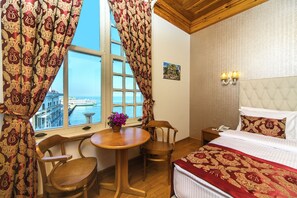 Deluxe Double Room, 1 Bedroom | Premium bedding, minibar, free WiFi, bed sheets - Mom Hotel (Adalar)