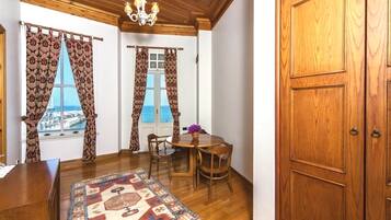 Suite | Living area | Flat-screen TV