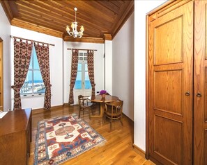 Suite | Living area | Flat-screen TV - Mom Hotel (Adalar)