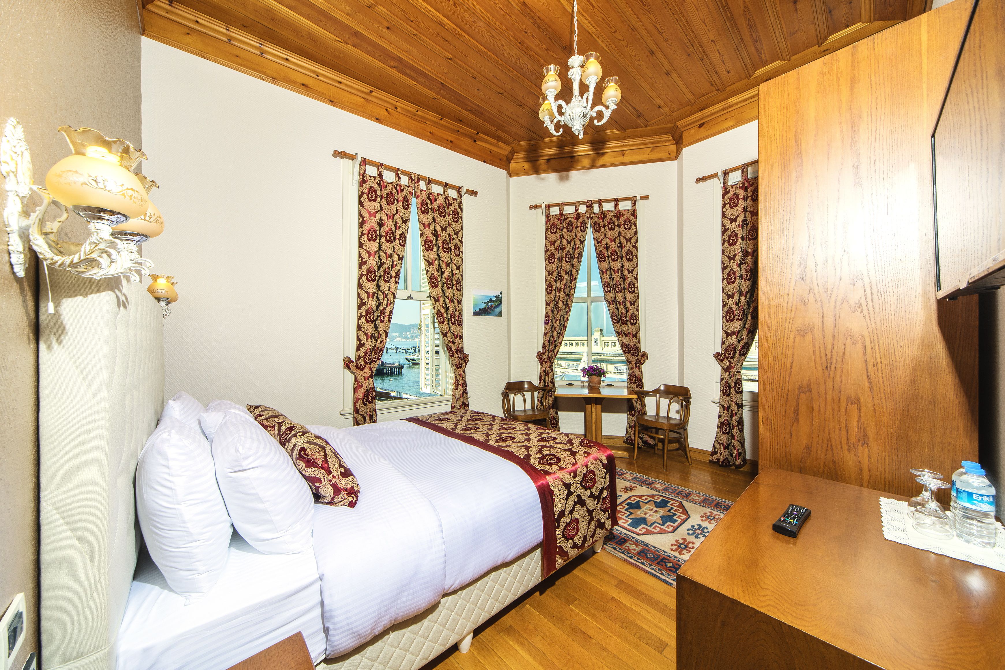 premium bedding, minibar, free wifi, bed sheets