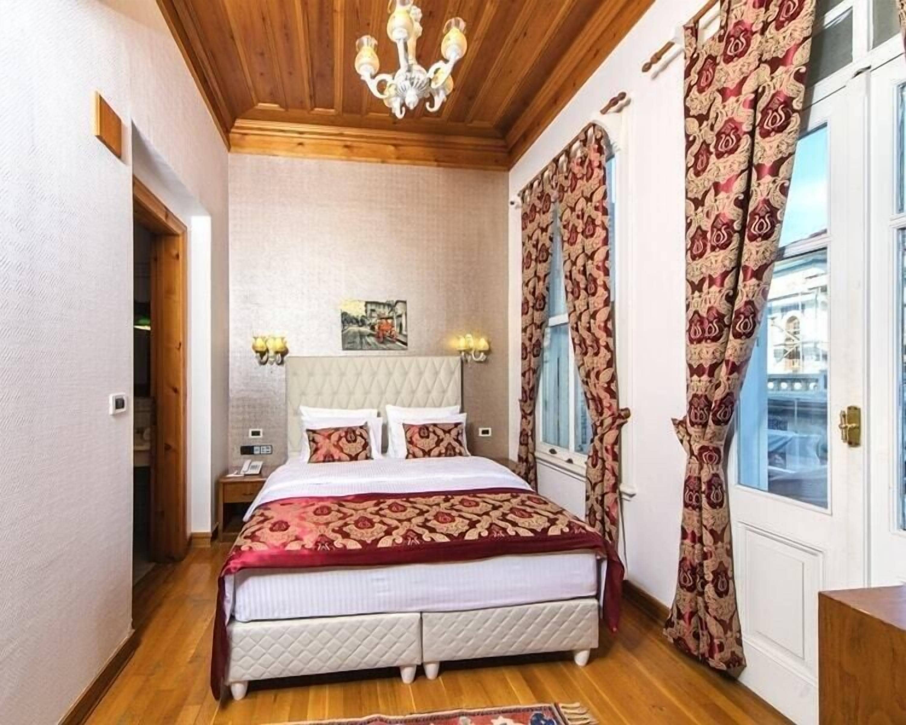 suite | premium bedding, minibar, free wifi, bed sheets