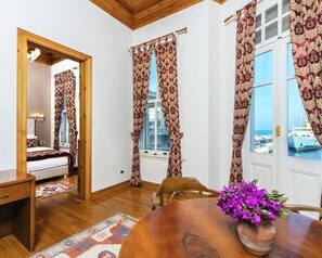 Suite | Living area