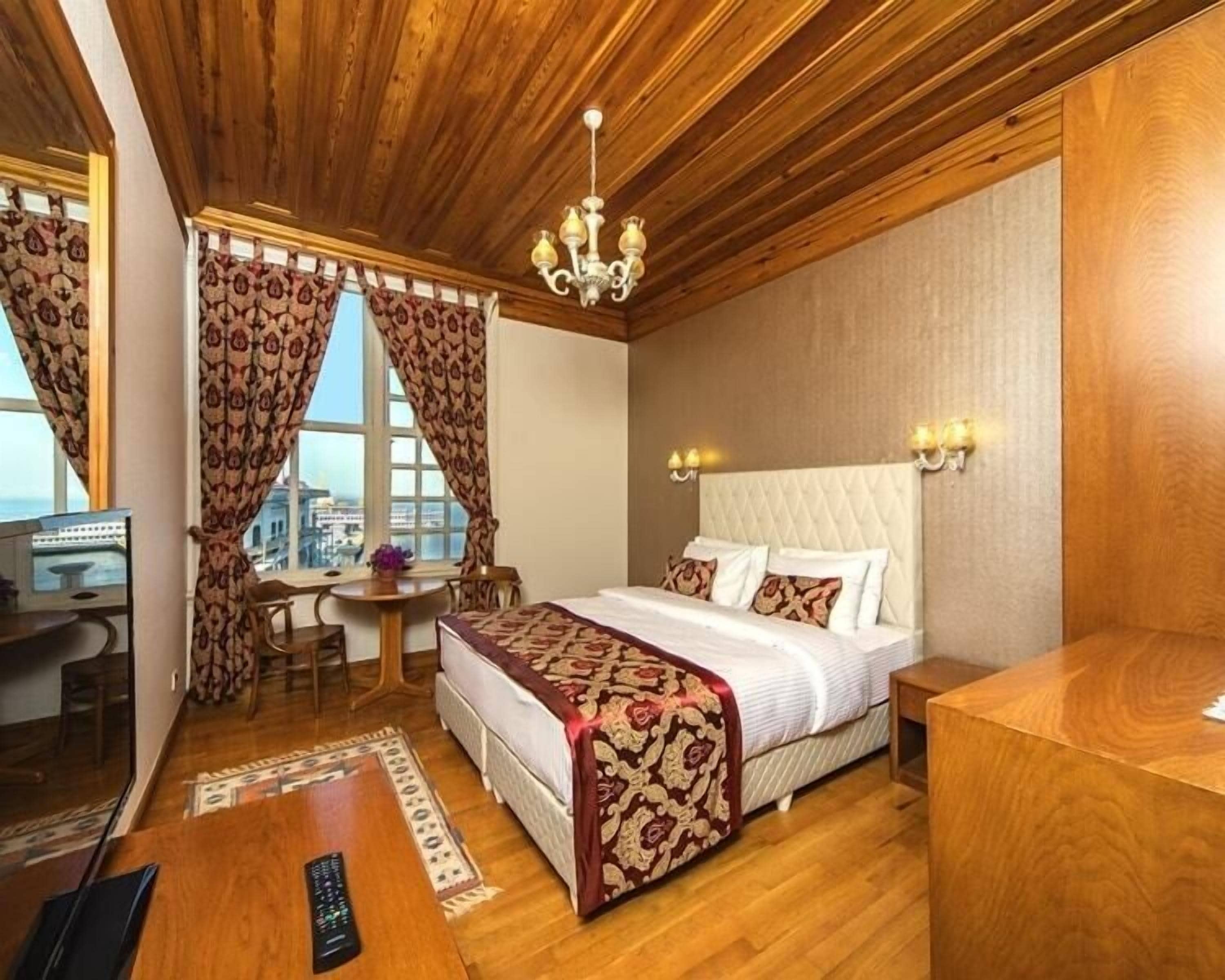 deluxe double room, 1 bedroom | premium bedding, minibar, free wifi, bed sheets
