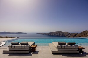 Front of property - Caldera Memories (Santorini)